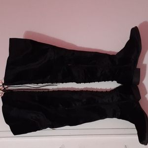 Elegant boots long to the knee